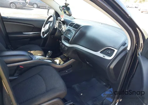 2016 Dodge Journey Crossroad z USA, uszkodzony, nr VIN 3C4PDCGB9GT162394